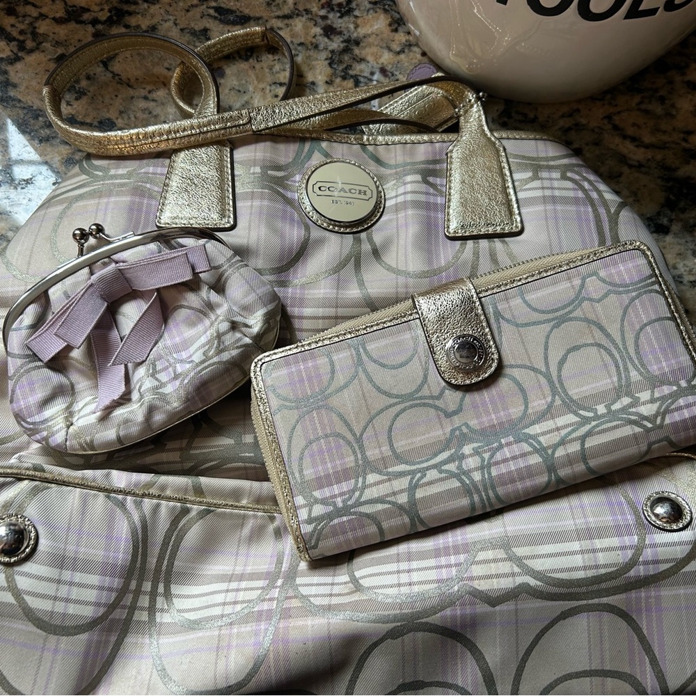 Coach bundle. (Bag, wallet and change purse)